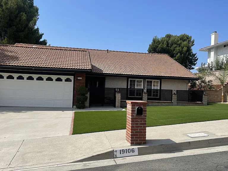 19106 Merion Dr — Photo 2