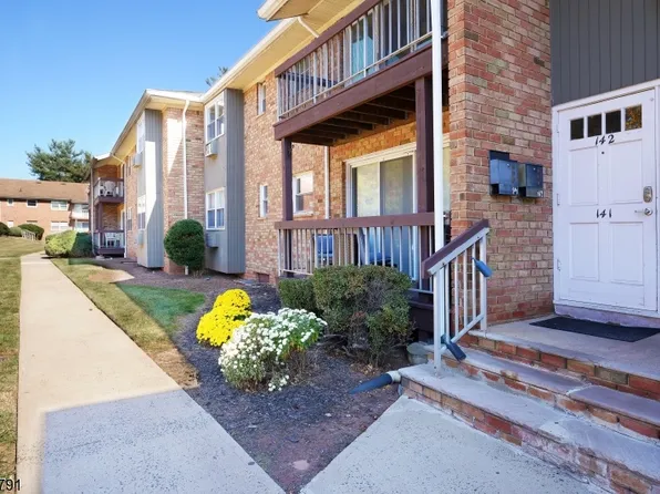 50 Deanna Dr #142, Hillsborough Twp., NJ 08844