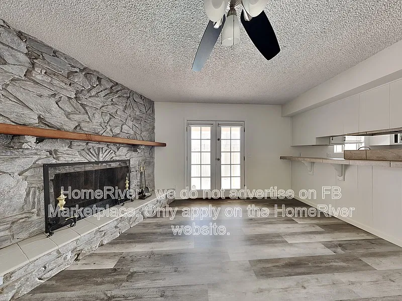 3 bed, 3.0 bath, 1872 sqft, $2,300 — Photo 2