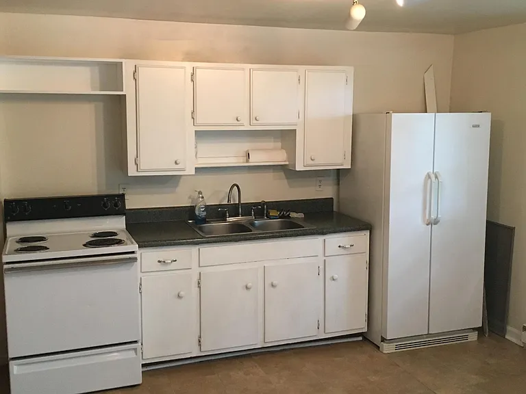 1012 Elliott Ave — Photo 6