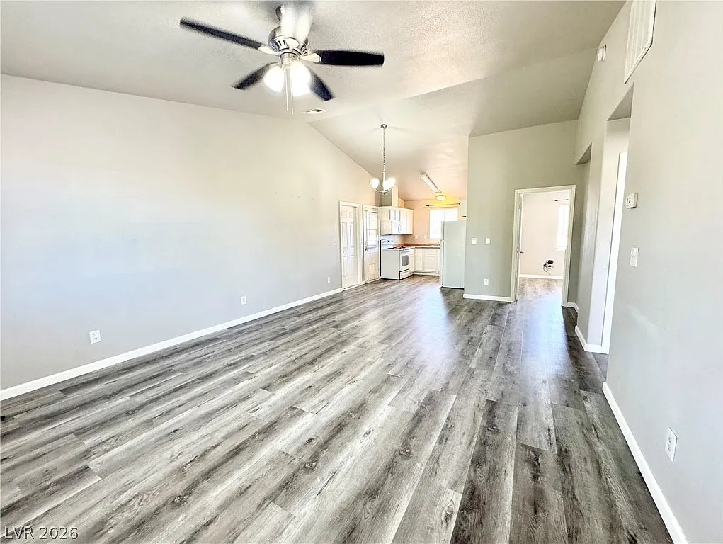 2 bed, 2.0 bath, 1904 sqft, $1,200 — Photo 2
