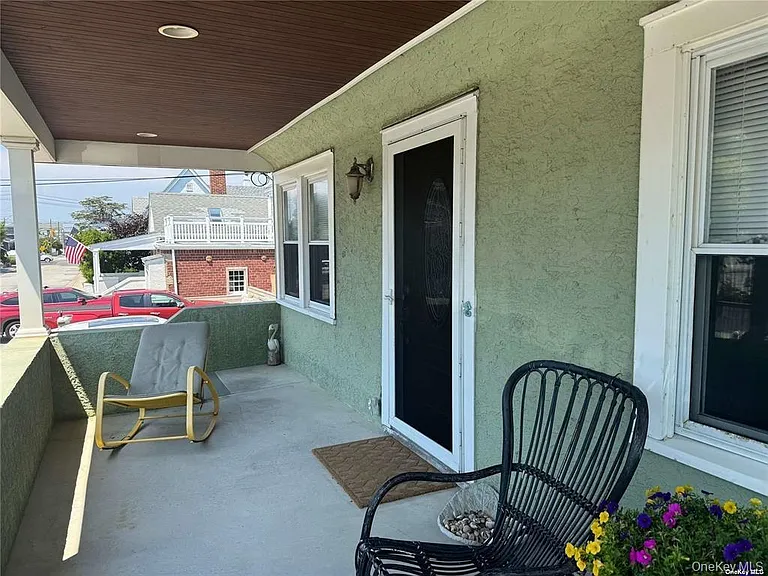 38 Clayton Ave — Photo 22