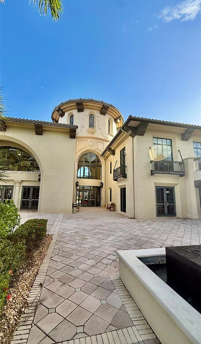 Villa Alhambra Condo — Photo 1