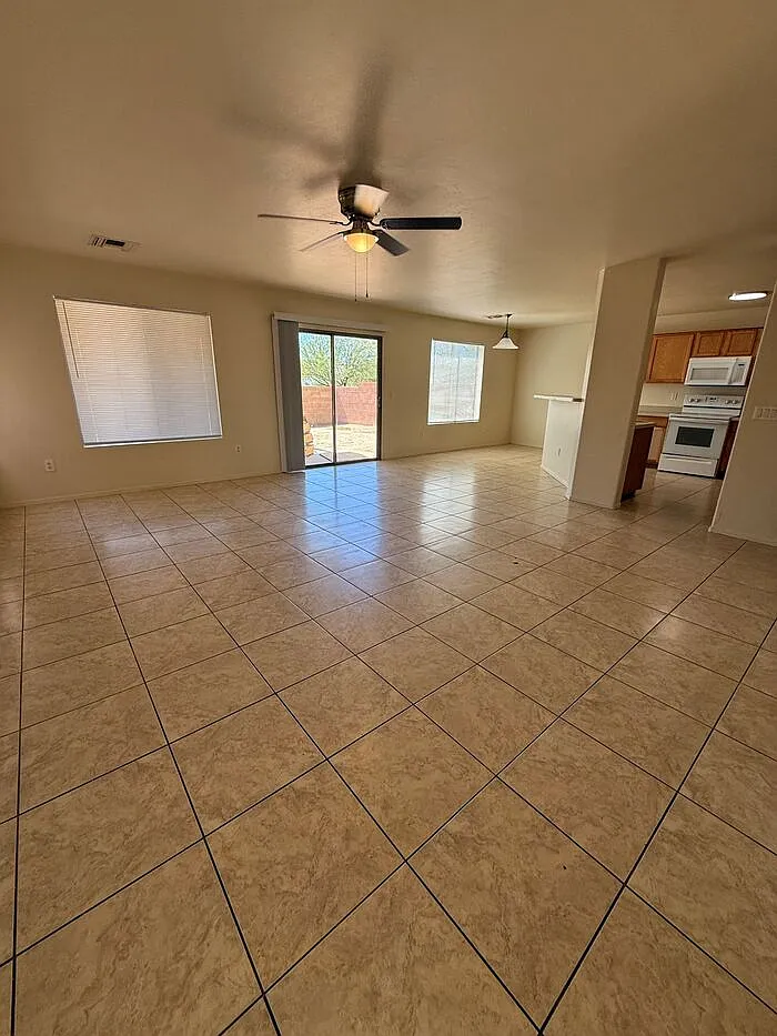 4 bed, 3.0 bath, 1935 sqft, $1,850 — Photo 3