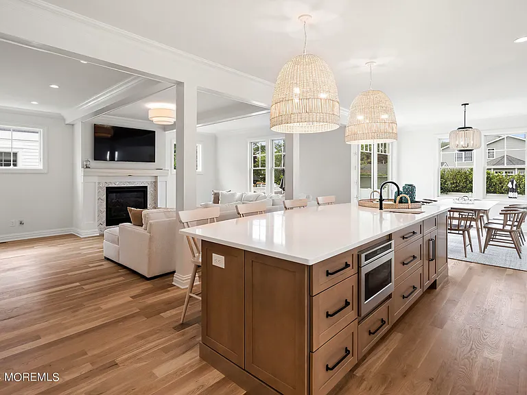 555 Sussex Ave — Photo 10