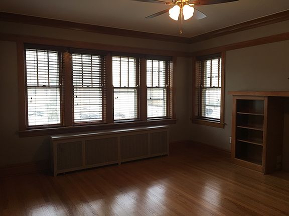 3rd image of 1845 Clarence Ave