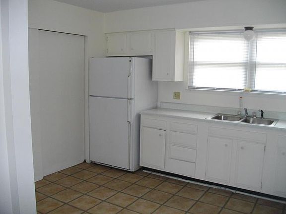 4th image of 429 Hill St APT 4