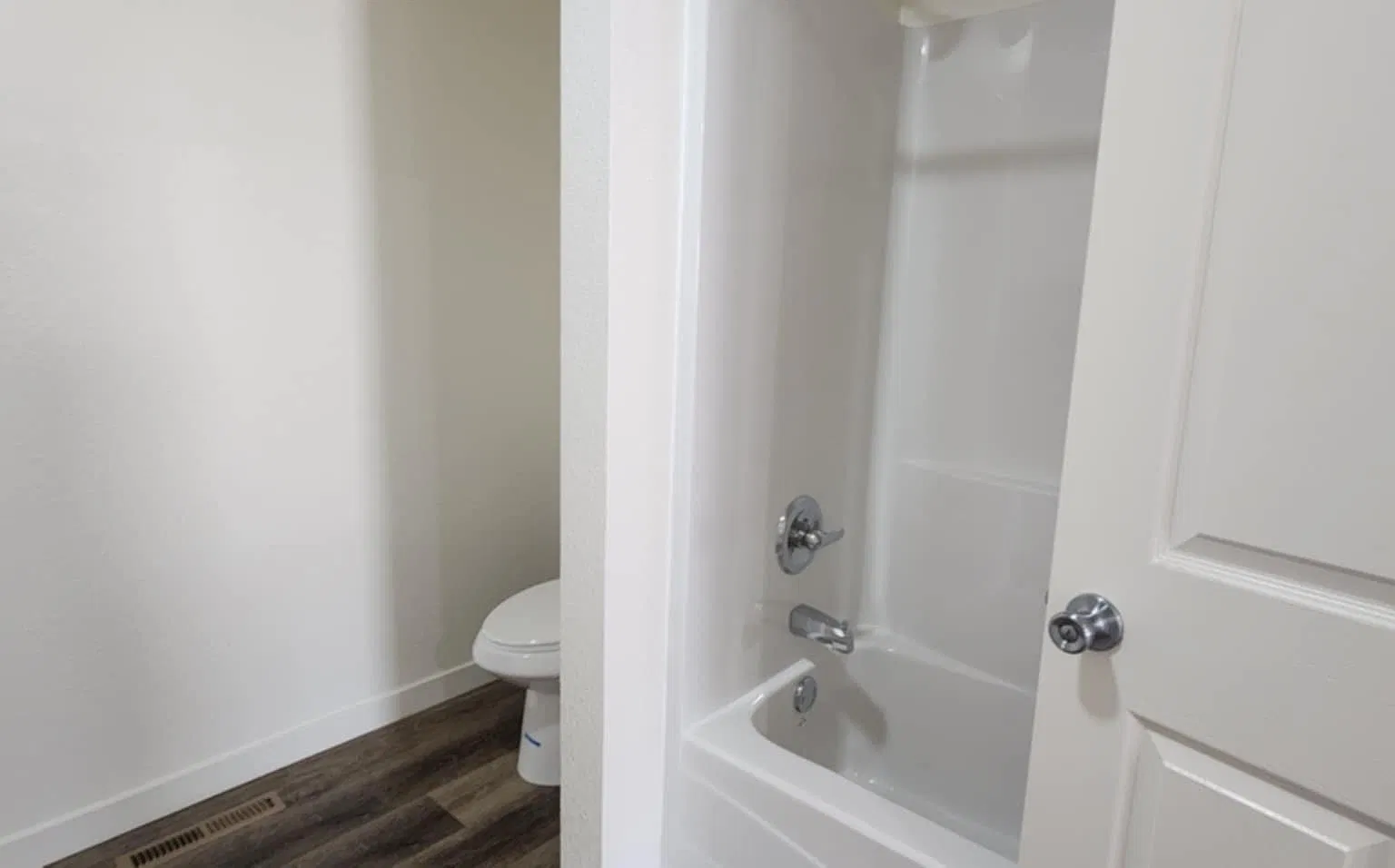3 bed, 900 sqft, $1,280 — Photo 2