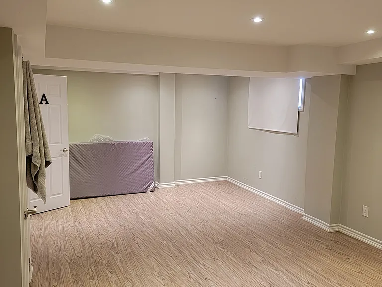 593 Ray Lawson Blvd #BASEMENT — Photo 8