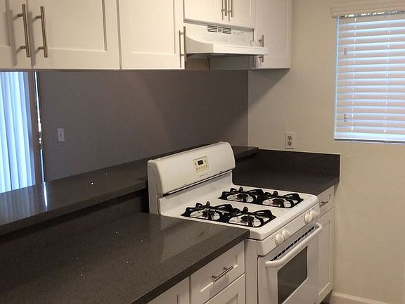 3rd image of 3315 E 15th St APT 204