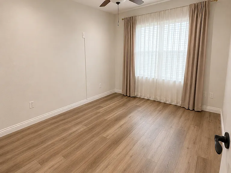 800 Termino Ave #13 — Photo 5