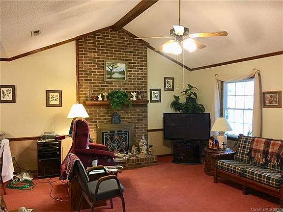3rd image of 4821 Country Meadows Dr