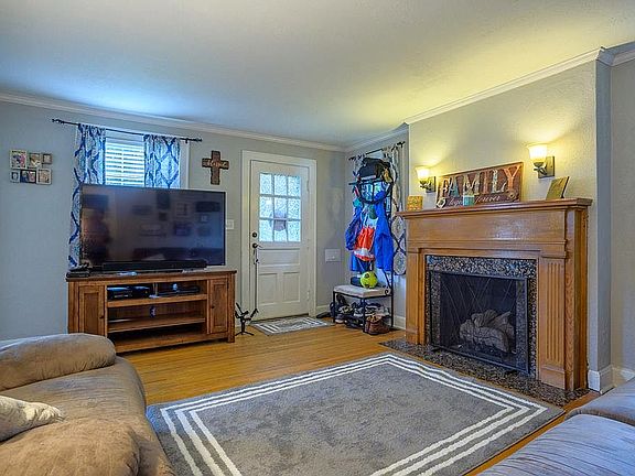 4th image of 1926 Freeman Ave