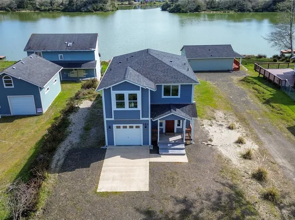 582 Mount Olympus Avenue SE, Ocean Shores, WA 98569