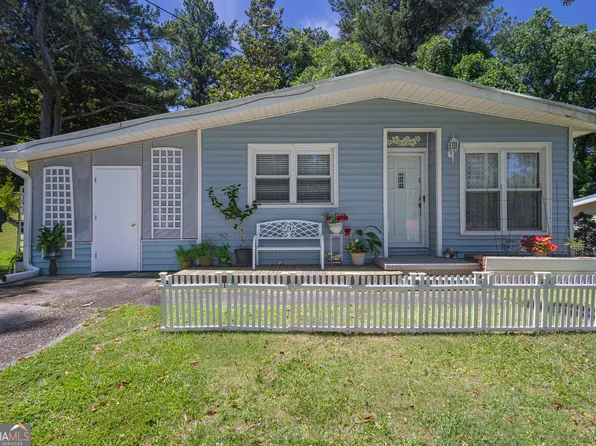 8 Willow Dr, Newnan, GA 30263