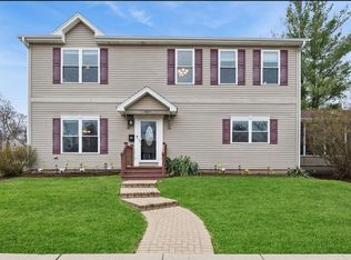 627 Grove Ave, Deerfield, IL