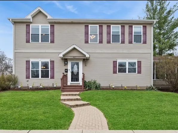 627 Grove Ave, Deerfield, IL 60015