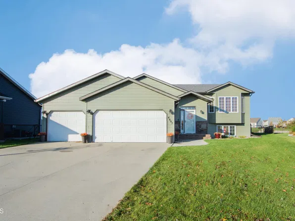 4407 15th St S, Moorhead, MN 56560