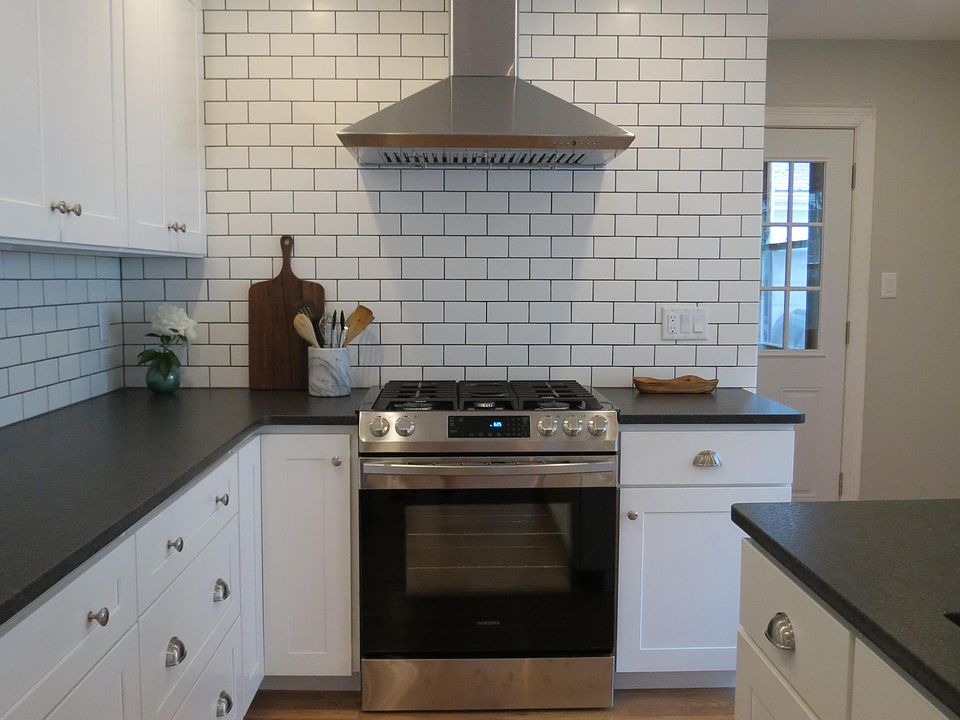 Just renovated open concept chef's kitchen