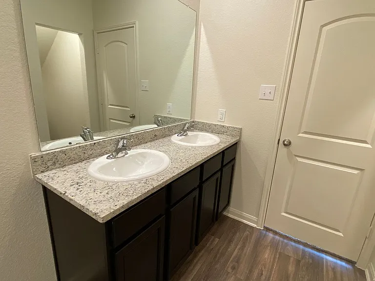 105 Brunswick Ln — Photo 15