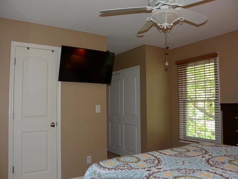 8811 Hawthorne Dr — Photo 14