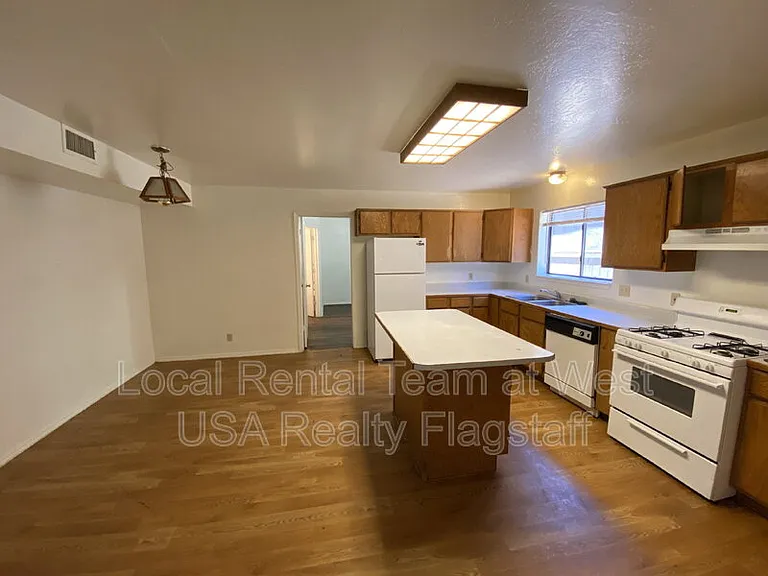 625 S Fountaine St #A — Photo 9