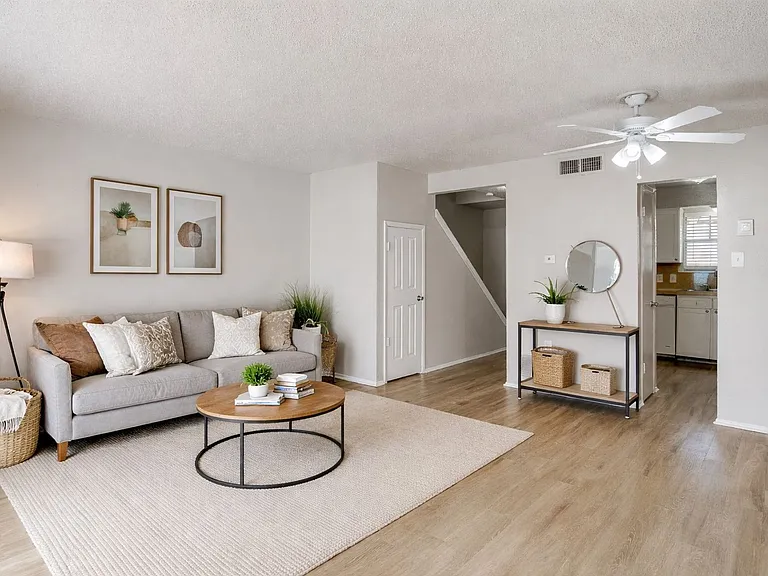 105 SE Gardens Blvd #112 — Photo 10
