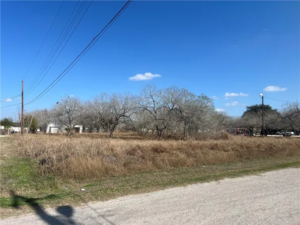 Marigold Ave, Mathis, TX 78368