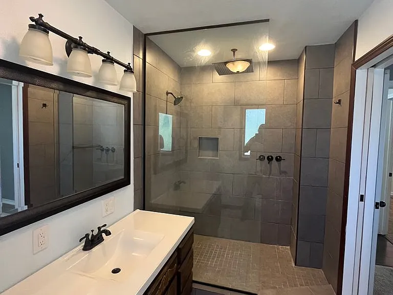 2911 Vermillion Dr — Photo 6