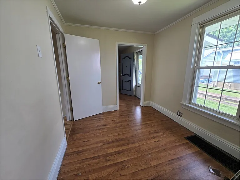 1106 Bechtel St — Photo 4