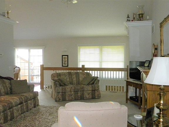4th image of 12 Wadsworth Dr