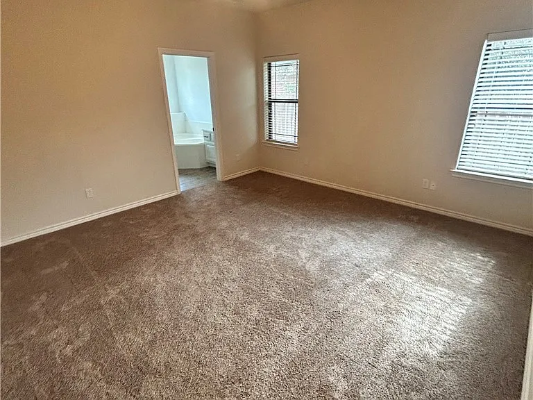 1202 Harrisonburg Ln — Photo 4