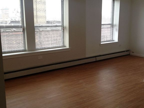 3rd image of 1528 W Morse Ave APT 401