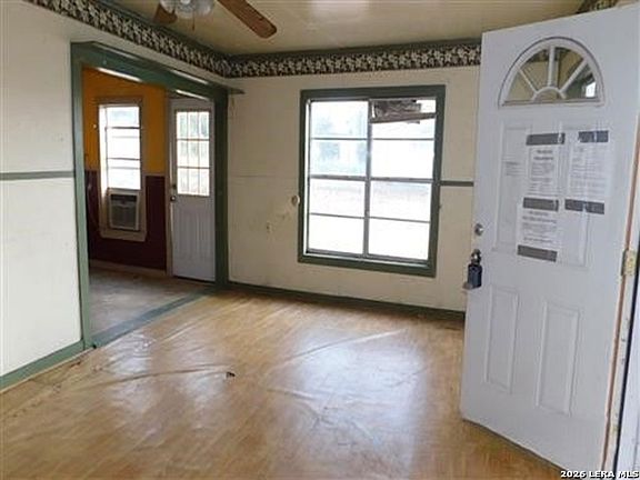 5th image of 210 Colwell Street