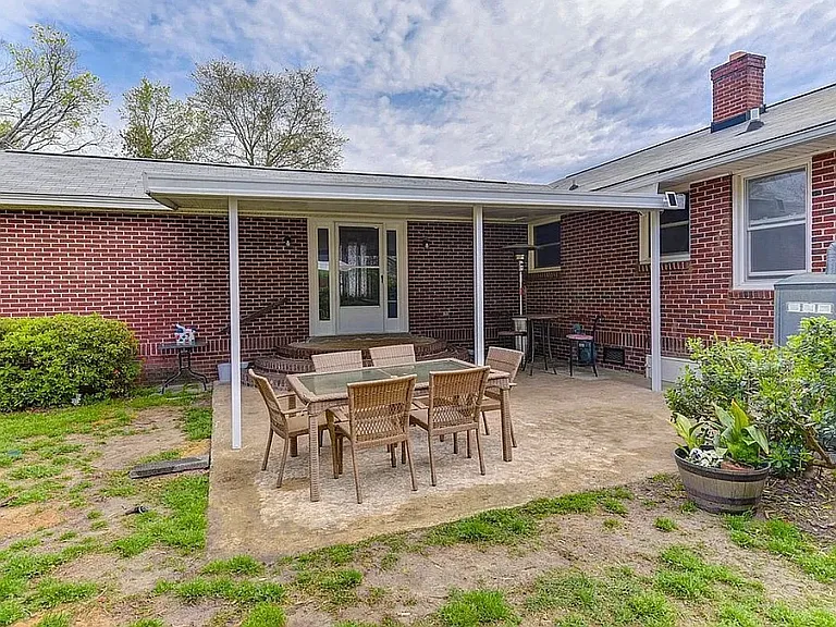 1527 S Kilbourne Rd — Photo 3