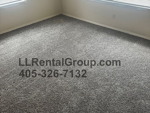 4th image of 4617 SE 25th St