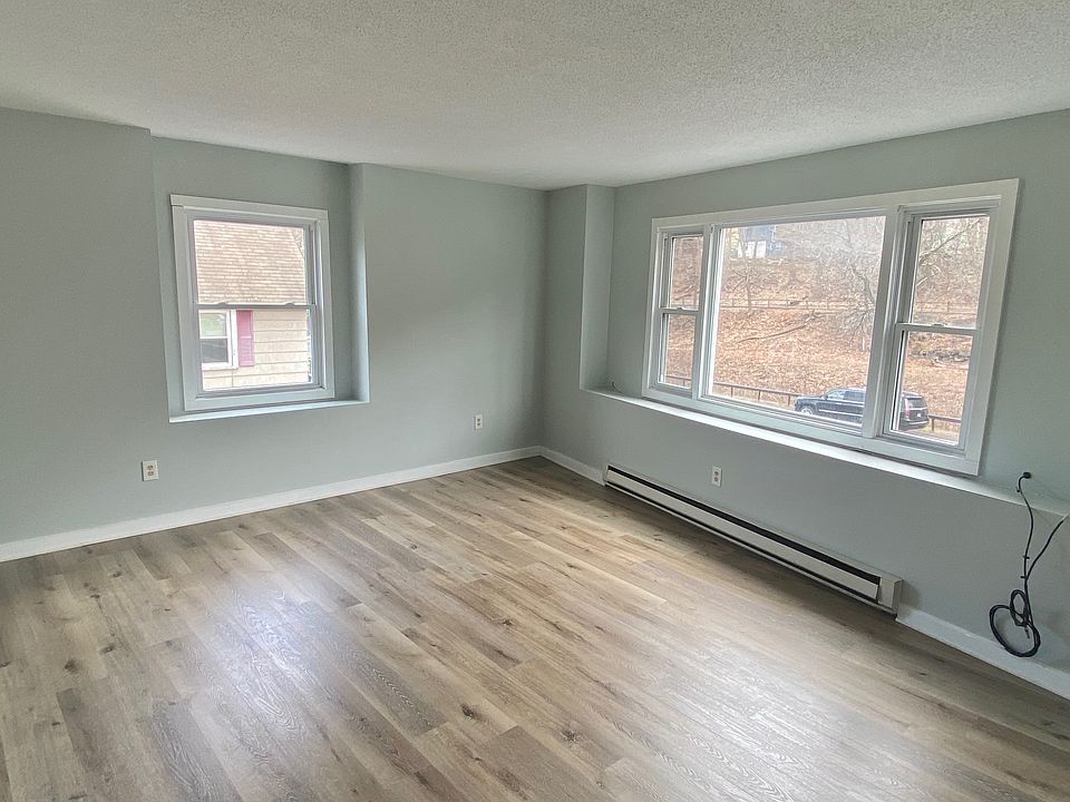 2nd image of 504 Main St #2