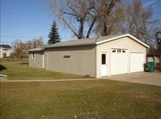 608 Dewey St, Berthold, ND 58718