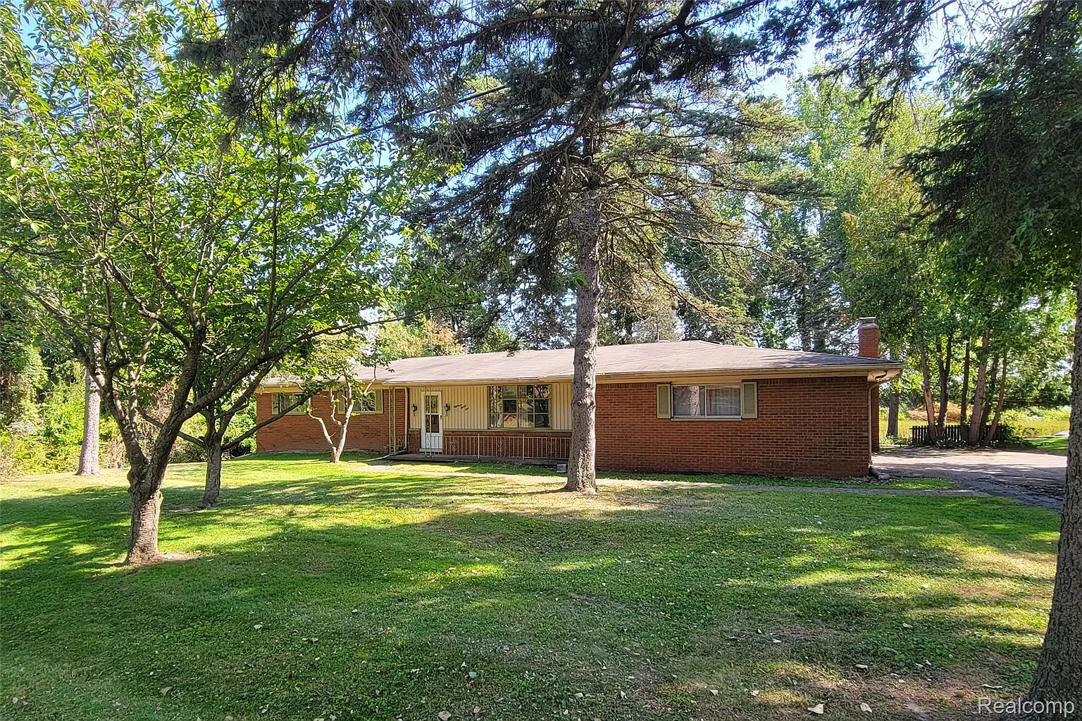 1831 Long Pointe Dr photo 1