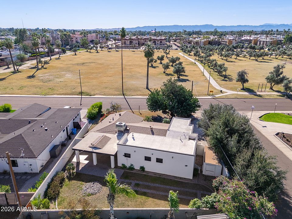 1st image of 3002 E GLENROSA Avenue