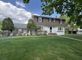 7 Fairhaven Dr, Morris Plains, NJ 07950