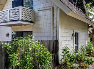 2534 W Middlefield Rd, Mountain View, CA 94043