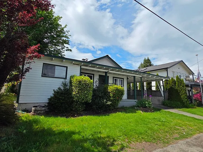 2196 Spring St E — Photo 1