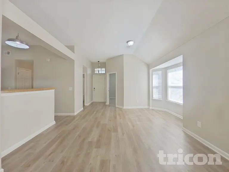 136 Westport Dr — Photo 4