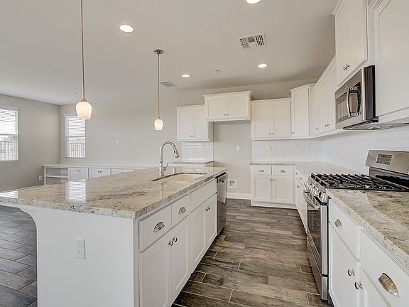 4th image of 1321 Larkspur Dr