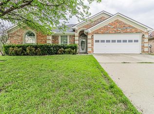 825 Morgan Dr, Burleson, TX 76028