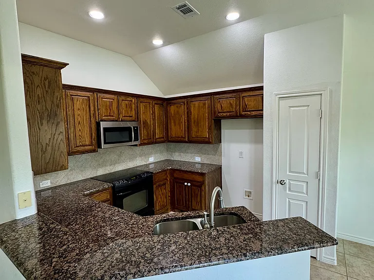 1104 Serendipity Cir — Photo 4