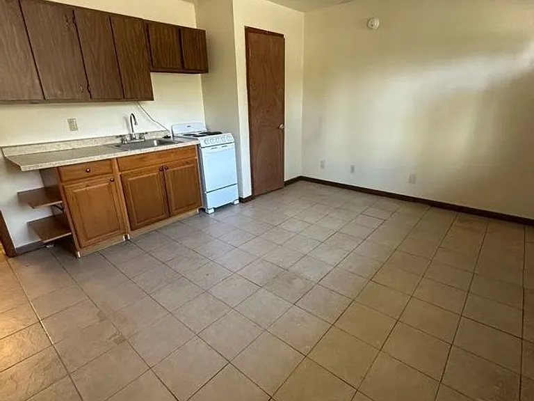 535 N Main St — Photo 2