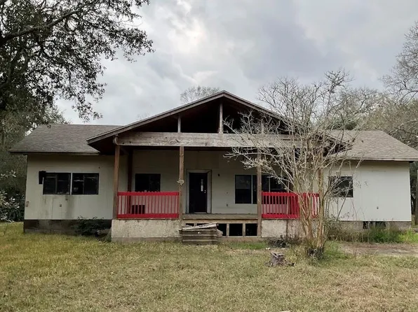 108 Bounty St, Blessing, TX 77419