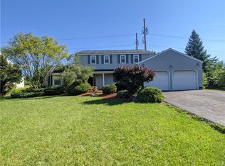 7868 Hyacinth Ln, Cicero, NY 13039